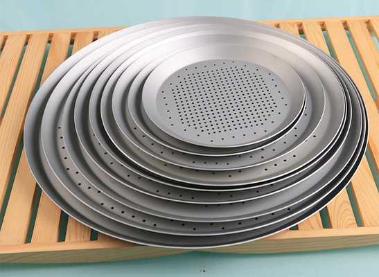 RK Bakeware จีน Foodservice NSF แข็งแรง โอนอดิซึมอลูมิเนียม perforated กระจกกระจกกระจก Pizza Pans สําหรับ Pizza Hut