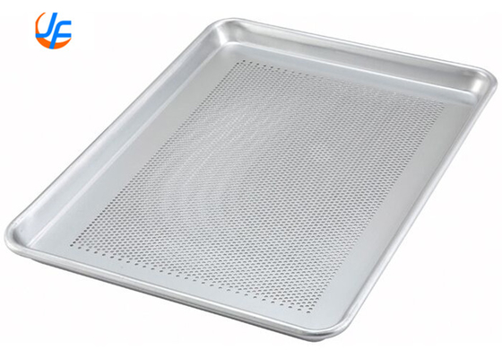 RK Bakeware China-601828 ขนาดเต็ม 16 Gauge 18&quot; x 26&quot; สายใน Rim อลูมิเนียม Perforated Bun / Sheet Pan