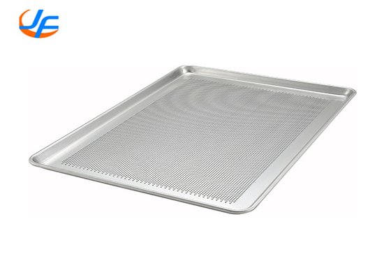 RK Bakeware China-601828 ขนาดเต็ม 16 Gauge 18&quot; x 26&quot; สายใน Rim อลูมิเนียม Perforated Bun / Sheet Pan