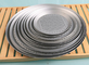 RK Bakeware จีน-แฮร์ดโค้ท Anodized Perforated Thin Crust Pizza Pan สําหรับโรงพยาบาลพีซซ่า